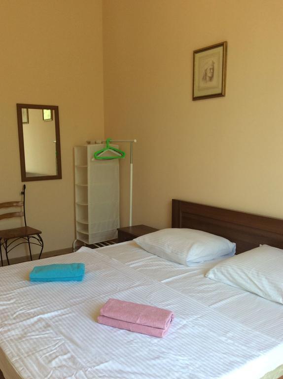 Griboedov Hostel & Suites Tbilisi Ngoại thất bức ảnh
