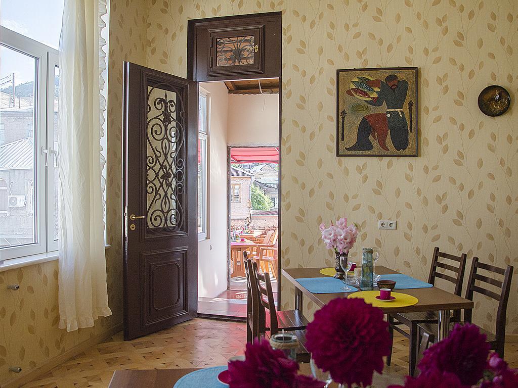 Griboedov Hostel & Suites Tbilisi Ngoại thất bức ảnh