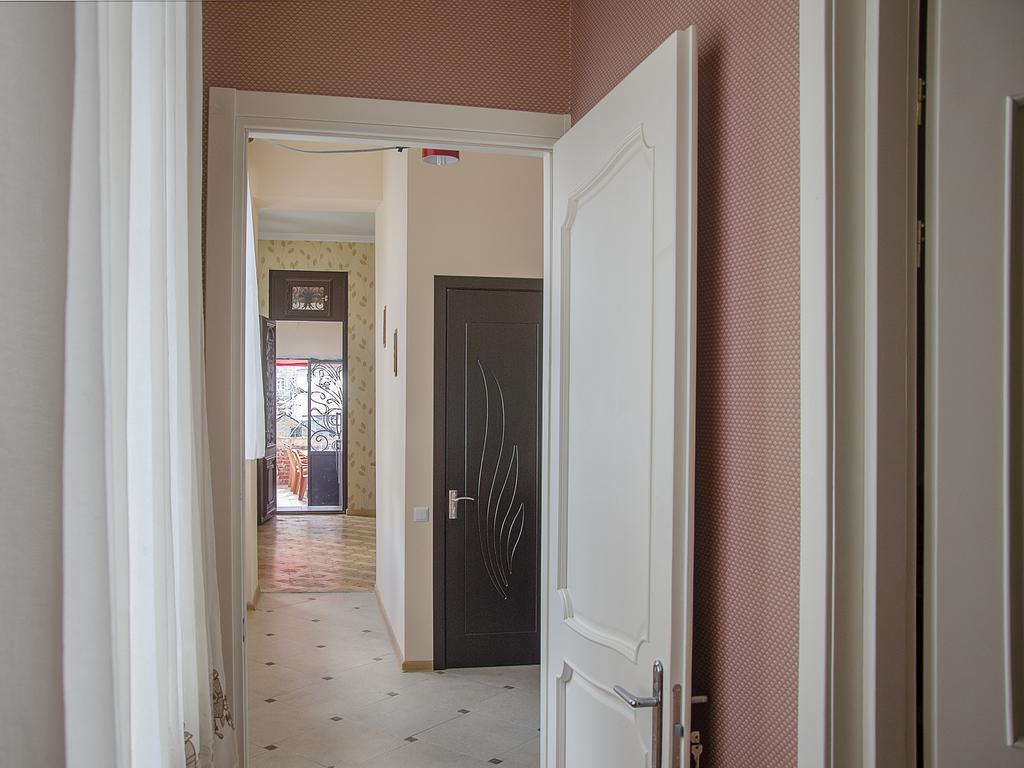 Griboedov Hostel & Suites Tbilisi Ngoại thất bức ảnh
